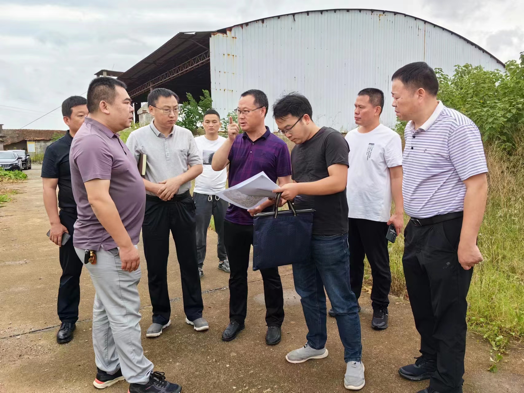 首页>政务公开>工作动态>市县动态>在黄鳌村原建兴石膏矿采矿区,工作