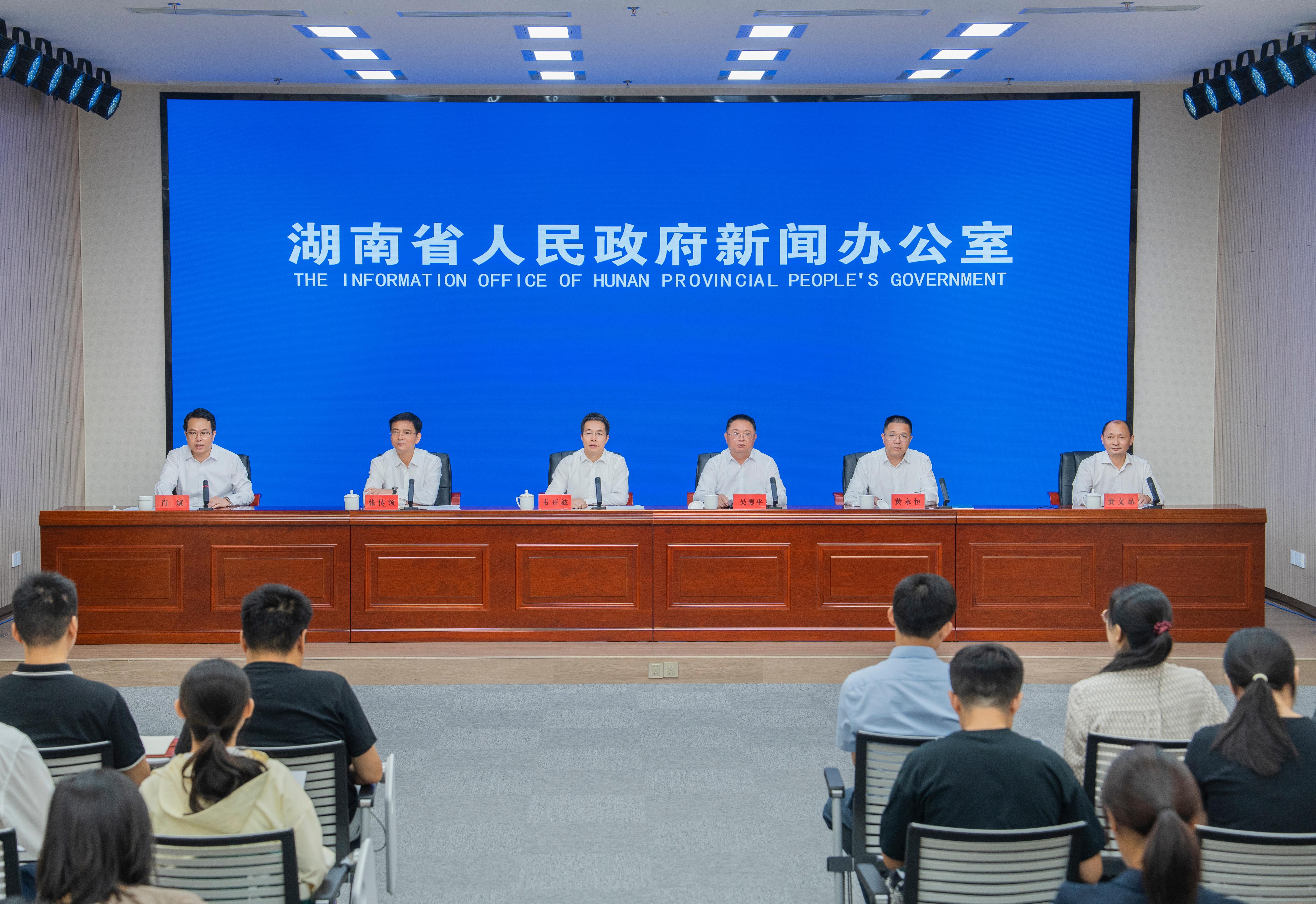 省政府新闻办组织省地震局等4厅局联合举办《关于进一步加强防震减灾救灾工作的实施意见》政策解读新闻发布会